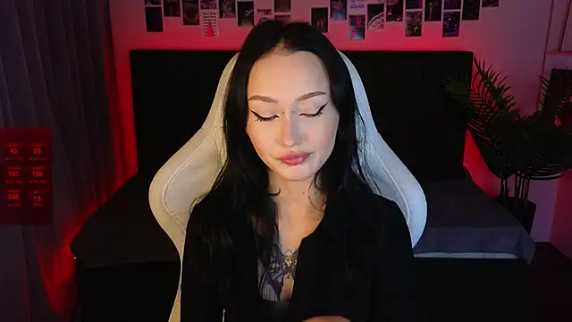 Snapshot of _holly_berry_ chatting on 13, 9, 2025  holly berry  online show from 13, 9, 2025