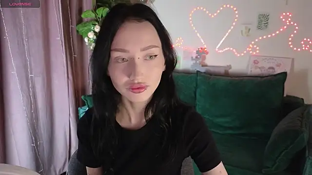 Snapshot of _holly_berry_ chatting on 5, 10, 2025  holly berry  online show from 5, 10, 2025