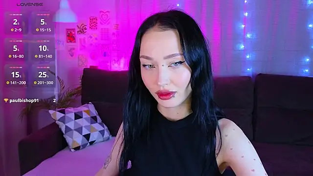 Snapshot of _holly_berry_ chatting on 10, 10, 2025  holly berry  online show from 10, 10, 2025