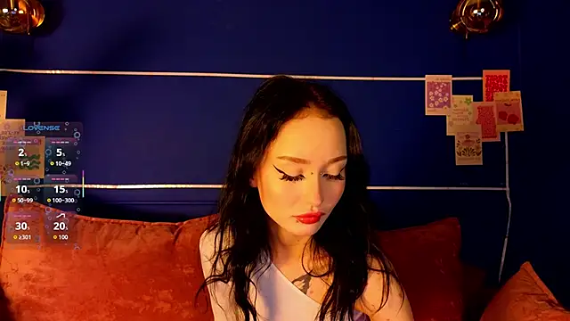 Snapshot of _holly_berry_ chatting on 23, 10, 2025  holly berry  online show from 23, 10, 2025