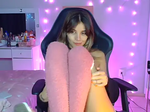 Snapshot of Isis-lavier chatting on 22, 10, 2025 Isis-lavier online show from 22, 10, 2025