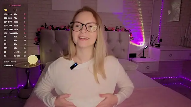 Snapshot of FlowersLover chatting on 14, 10, 2025 FlowersLover online show from 14, 10, 2025