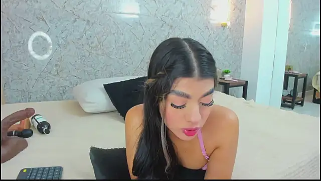 Snapshot of Antonella_west chatting on 11, 6, 2026 Antonella west online show from 11, 6, 2026