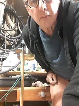 Snapshot of Vince072 chatting on 23, 10, 2025 Vince072 online show from 23, 10, 2025