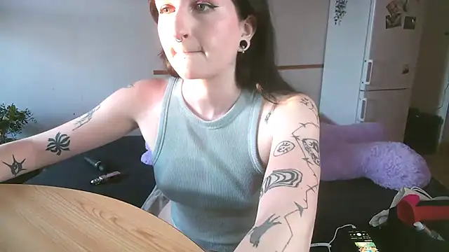 Snapshot of Violett3333 chatting on 21, 3, 2026 Violett3333 online show from 21, 3, 2026