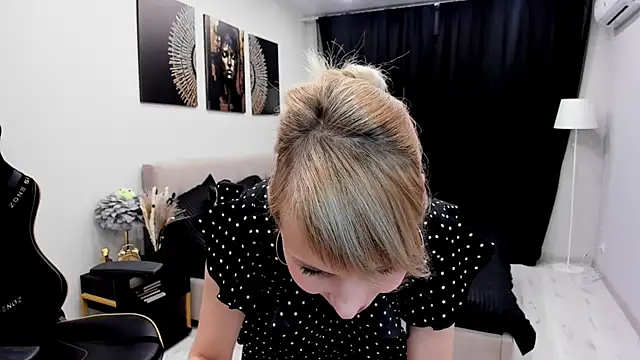 Snapshot of LindaSandy_1 chatting on 22, 10, 2025 LindaSandy 1 online show from 22, 10, 2025