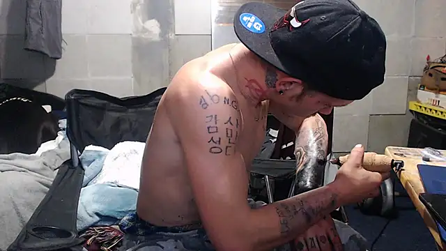 Snapshot of mastertrap chatting on 15, 11, 2025 mastertrap online show from 15, 11, 2025