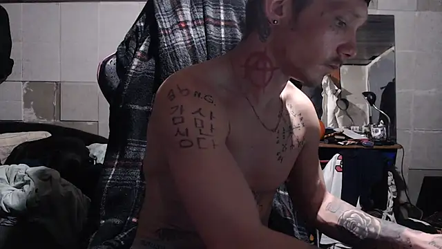 Snapshot of mastertrap chatting on 5, 12, 2025 mastertrap online show from 5, 12, 2025