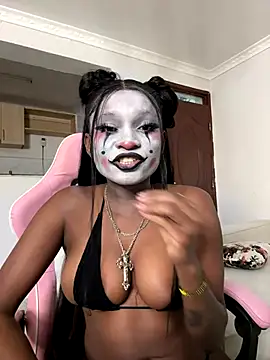 Snapshot of Lil-shawrie chatting on 2, 10, 2025 Lil-shawrie online show from 2, 10, 2025