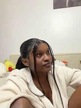 Snapshot of Lil-shawrie chatting on 5, 10, 2025 Lil-shawrie online show from 5, 10, 2025