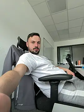 Snapshot of yourdreamboy17 chatting on 10, 4, 2026 yourdreamboy17 online show from 10, 4, 2026