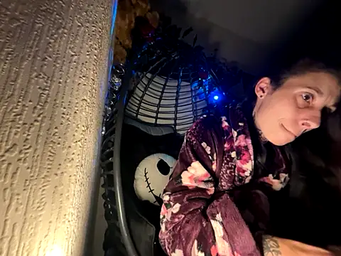 Snapshot of DarkAngelz1 chatting on 11, 10, 2025 DarkAngelz1 online show from 11, 10, 2025