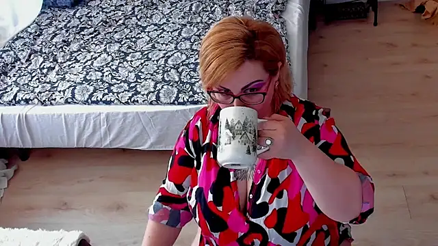 Squirt Kimm online show from 9, 3, 2026