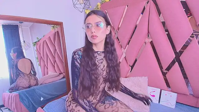 Snapshot of viollettaa_ chatting on 12, 9, 2025 viollettaa  online show from 12, 9, 2025