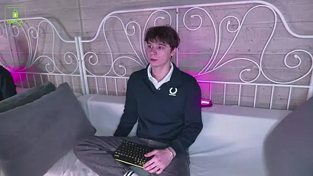 Snapshot of AnthonyHall chatting on 8, 11, 2025 AnthonyHall online show from 8, 11, 2025