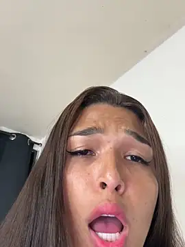 Snapshot of love_megann chatting on 5, 11, 2025 love megann online show from 5, 11, 2025