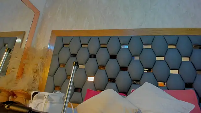 juliette pretty  online show from 20, 9, 2025