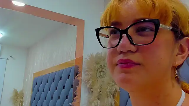 juliette pretty  online show from 9, 5, 2026