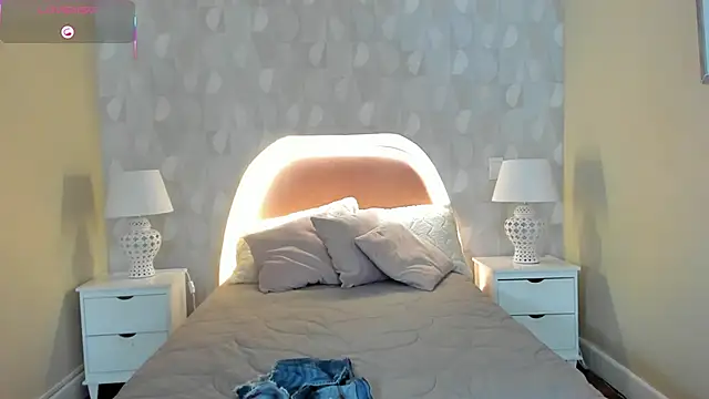 isabella milf  online show from 29, 10, 2025