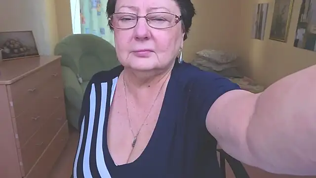 Margo Moll online show from 15, 12, 2025