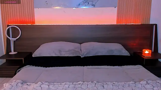 samanthaa moon online show from 24, 6, 2026