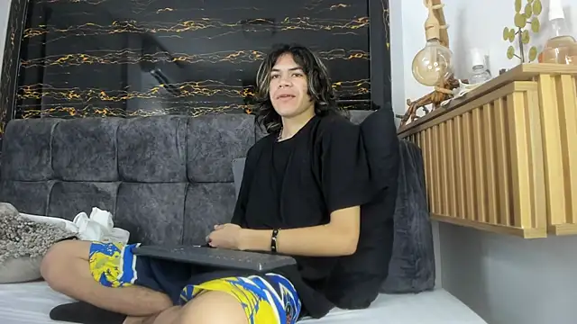 Diamond twink online show from 13, 2, 2026