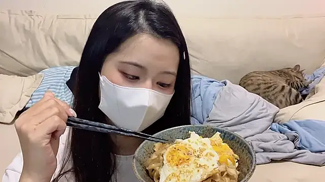 Snapshot of LHeart chatting on 13, 10, 2025 LHeart online show from 13, 10, 2025