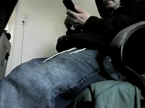 Snapshot of skateboy78 chatting on 17, 2, 2025 skateboy78 online show from 17, 2, 2025