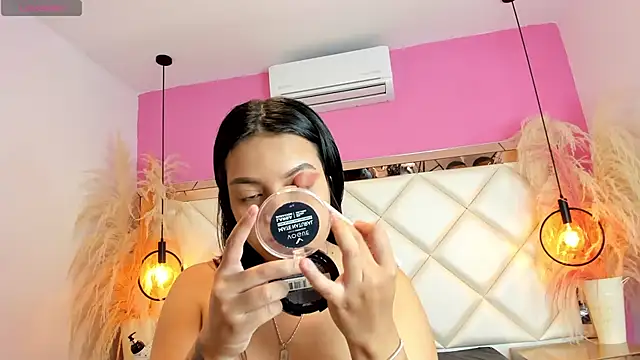 Lucianaa Collins online show from 12, 10, 2025