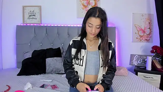 Snapshot of Miss-Alicia chatting on 18, 3, 2026 Miss-Alicia online show from 18, 3, 2026