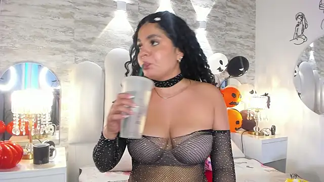 Yassy vazquez online show from 9, 10, 2025