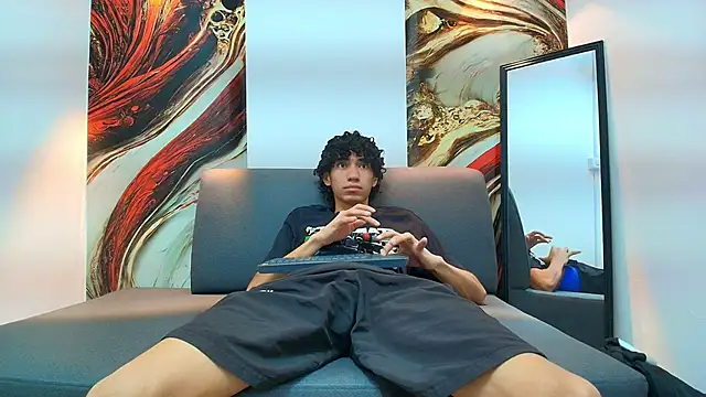 Snapshot of simondwayne chatting on 5, 5, 2026 simondwayne online show from 5, 5, 2026