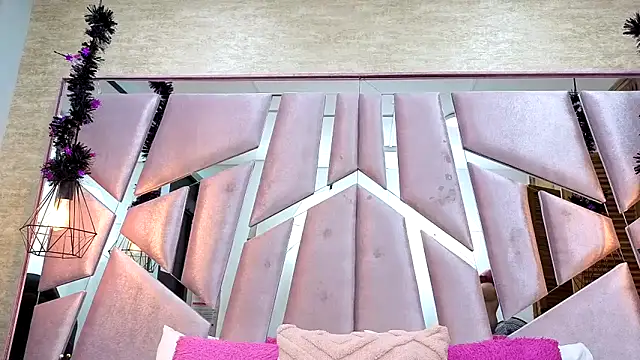 ThaliaCross online show from 27, 11, 2025