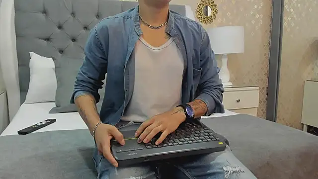 ZoeKrug online show from 12, 9, 2025