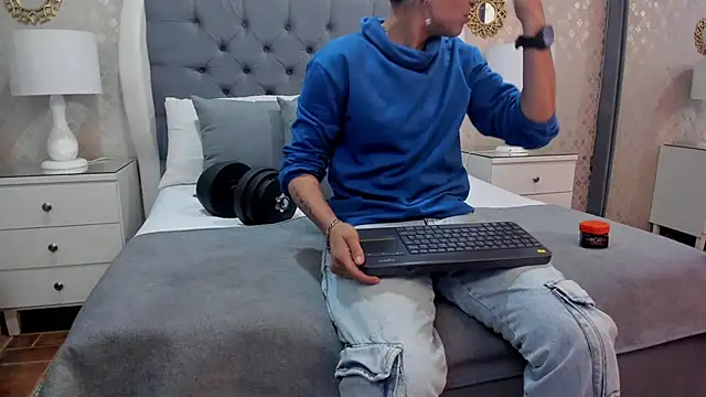 ZoeKrug online show from 13, 9, 2025