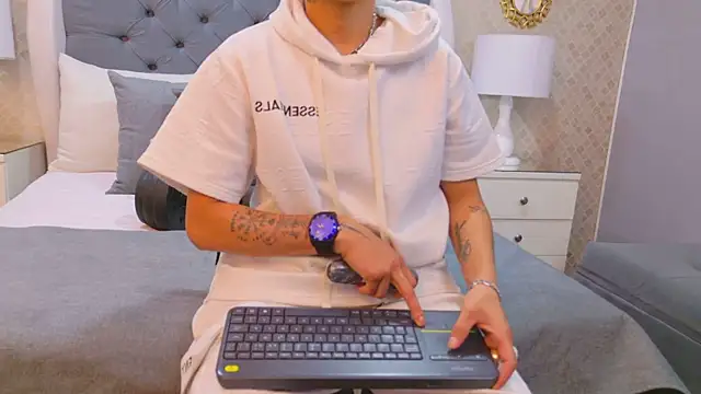 ZoeKrug online show from 6, 10, 2025