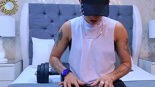 ZoeKrug online show from 30, 10, 2025