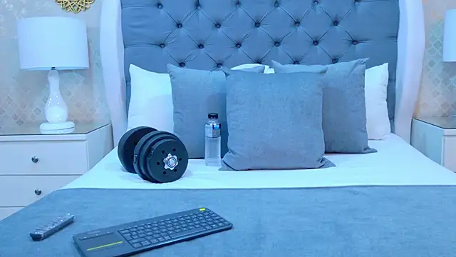 ZoeKrug online show from 5, 11, 2025