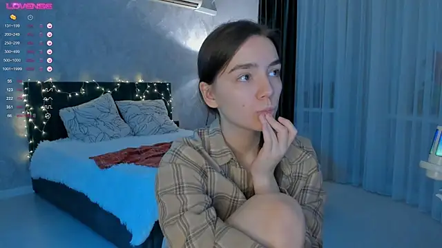 Snapshot of sweete_chantal chatting on 4, 10, 2025 sweete chantal online show from 4, 10, 2025