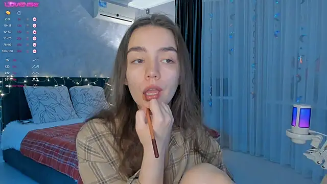 Snapshot of sweete_chantal chatting on 19, 10, 2025 sweete chantal online show from 19, 10, 2025