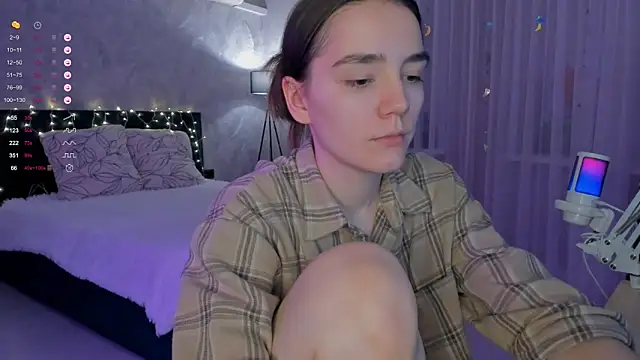 Snapshot of sweete_chantal chatting on 4, 11, 2025 sweete chantal online show from 4, 11, 2025