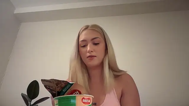 Kitty Swetty online show from 15, 12, 2025