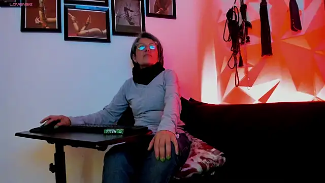 Snapshot of MistressNyx_cg chatting on 8, 10, 2025 MistressNyx cg online show from 8, 10, 2025