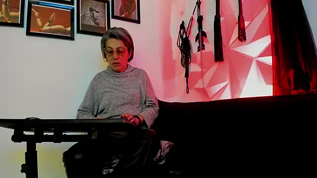 Snapshot of MistressNyx_cg chatting on 14, 10, 2025 MistressNyx cg online show from 14, 10, 2025