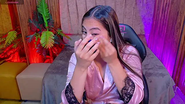 Snapshot of juanita_tay chatting on 12, 6, 2026 juanita tay online show from 12, 6, 2026
