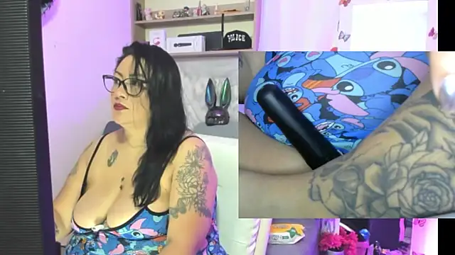 Snapshot of Clunita chatting on 5, 4, 2026 Clunita online show from 5, 4, 2026