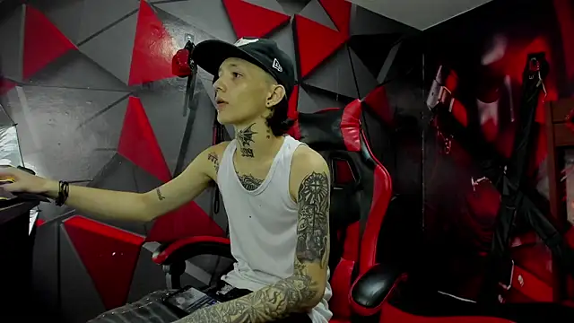 Snapshot of StraightBoy_Nick chatting on 21, 9, 2025 StraightBoy Nick online show from 21, 9, 2025