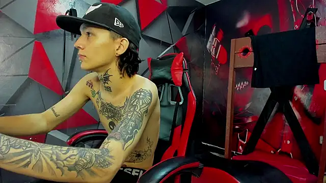 Snapshot of StraightBoy_Nick chatting on 15, 10, 2025 StraightBoy Nick online show from 15, 10, 2025