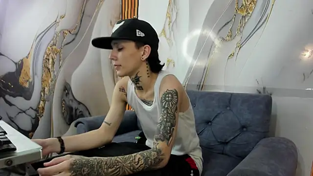 Snapshot of StraightBoy_Nick chatting on 28, 10, 2025 StraightBoy Nick online show from 28, 10, 2025