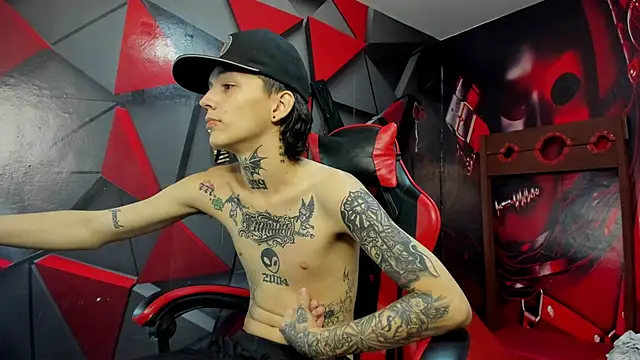 Snapshot of StraightBoy_Nick chatting on 30, 10, 2025 StraightBoy Nick online show from 30, 10, 2025